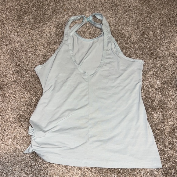 ATHLETA TANK WITH CLASP TO ADJUST Size xxs can fit up to a medium - Picture 2 of 8